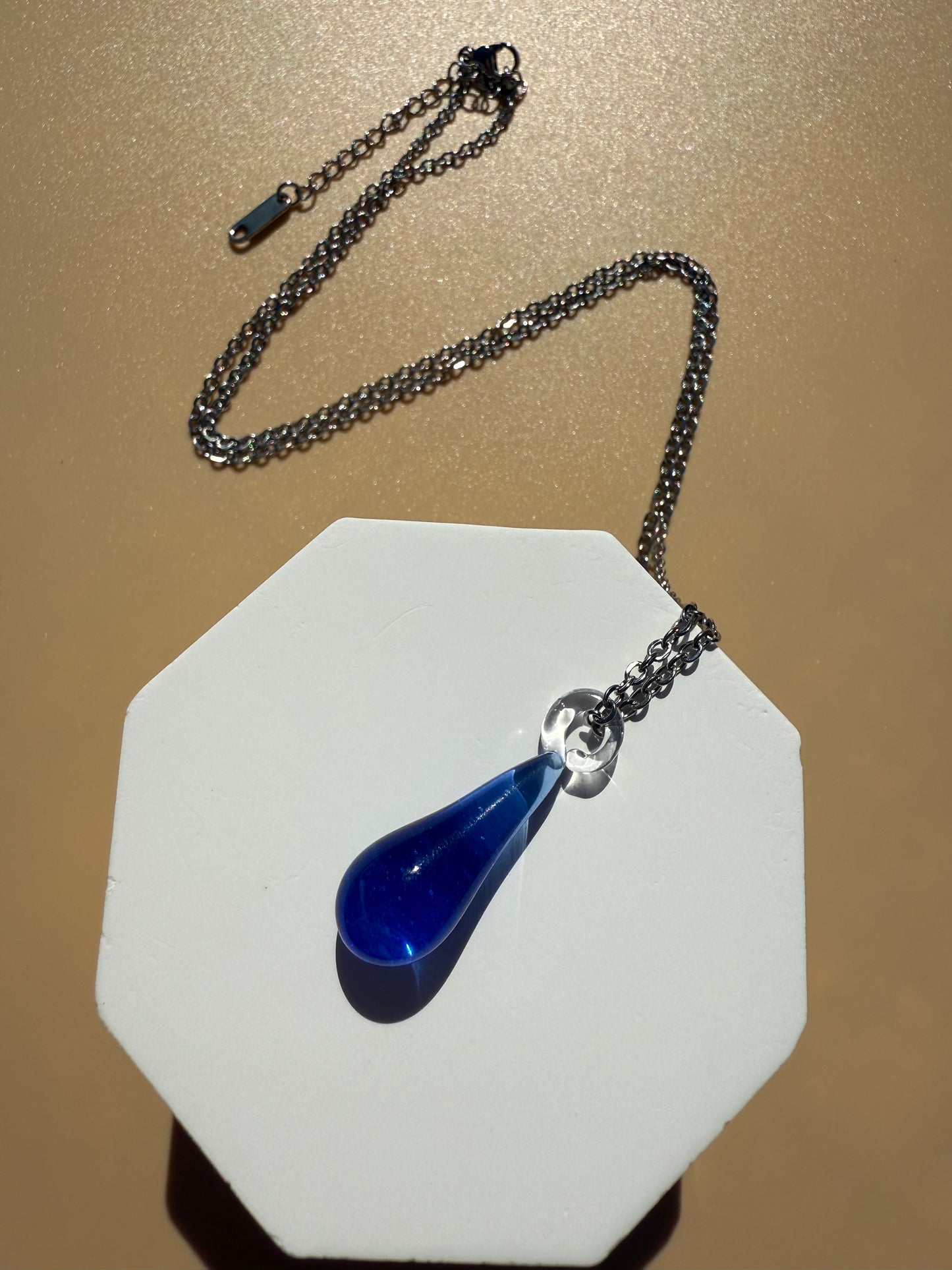 THE DROP NECKLACE