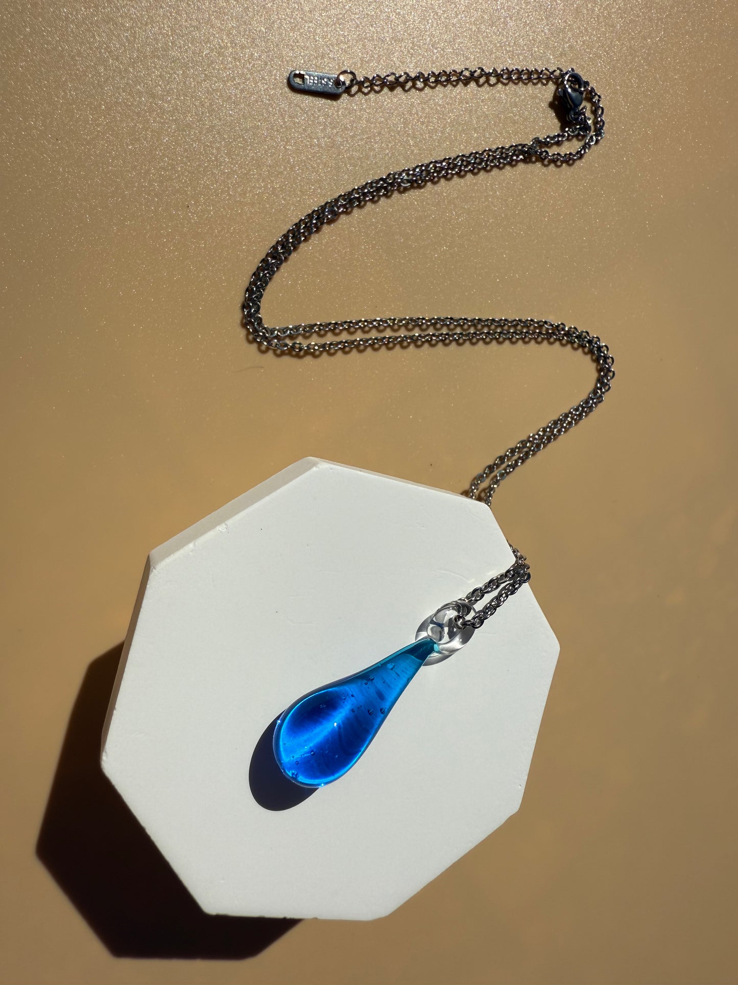 THE DROP NECKLACE