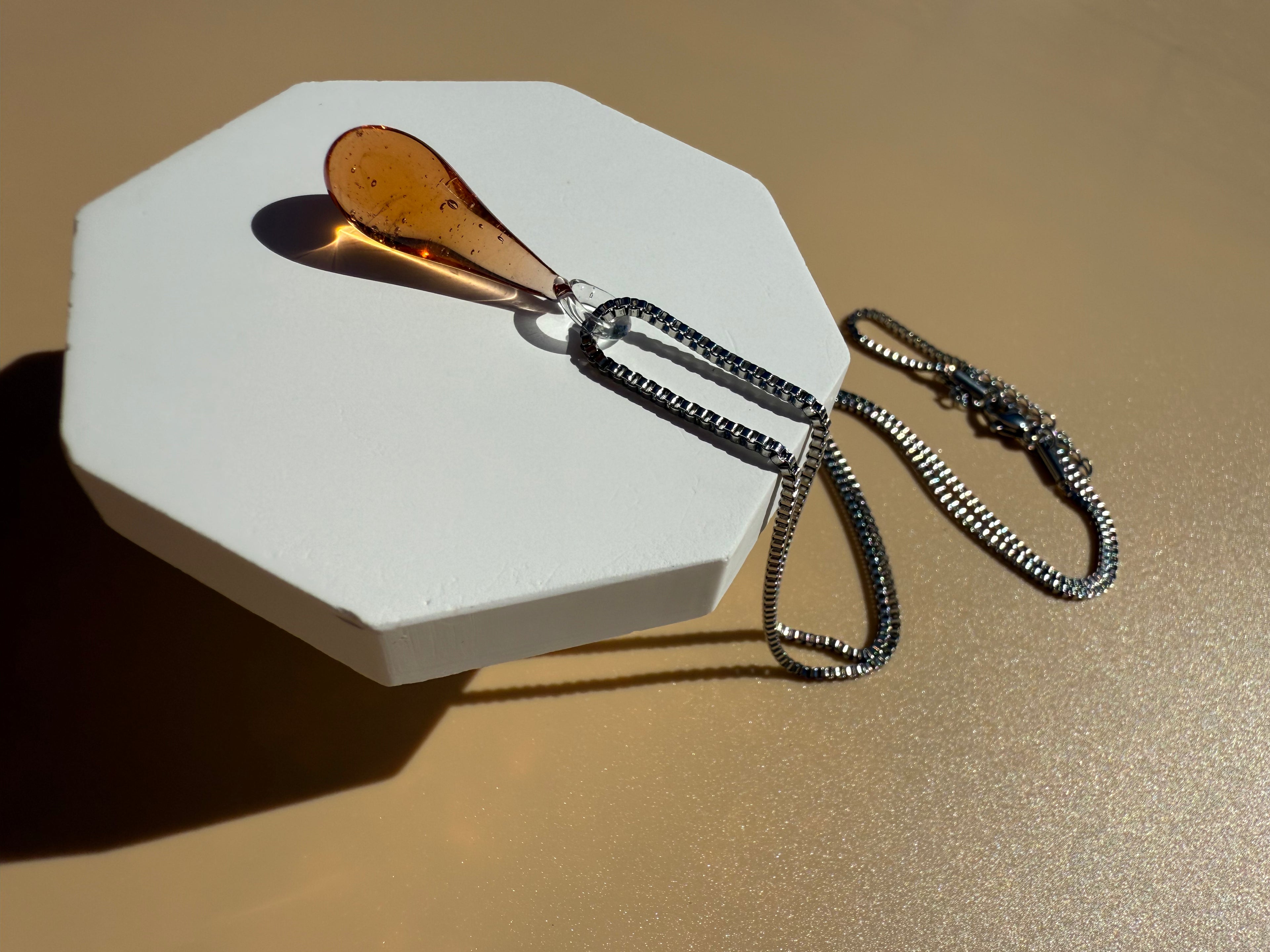 THE DROP NECKLACE