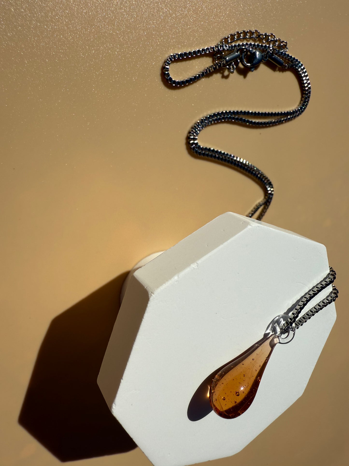 THE DROP NECKLACE