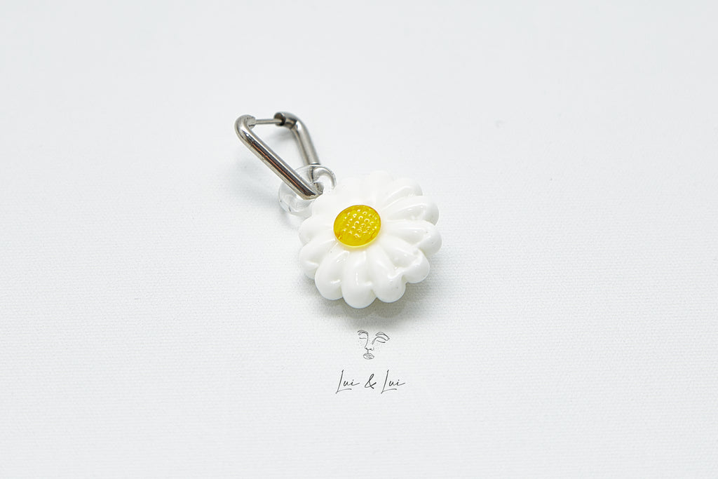 LAS MARGARITAS SINGLE EARRINGS